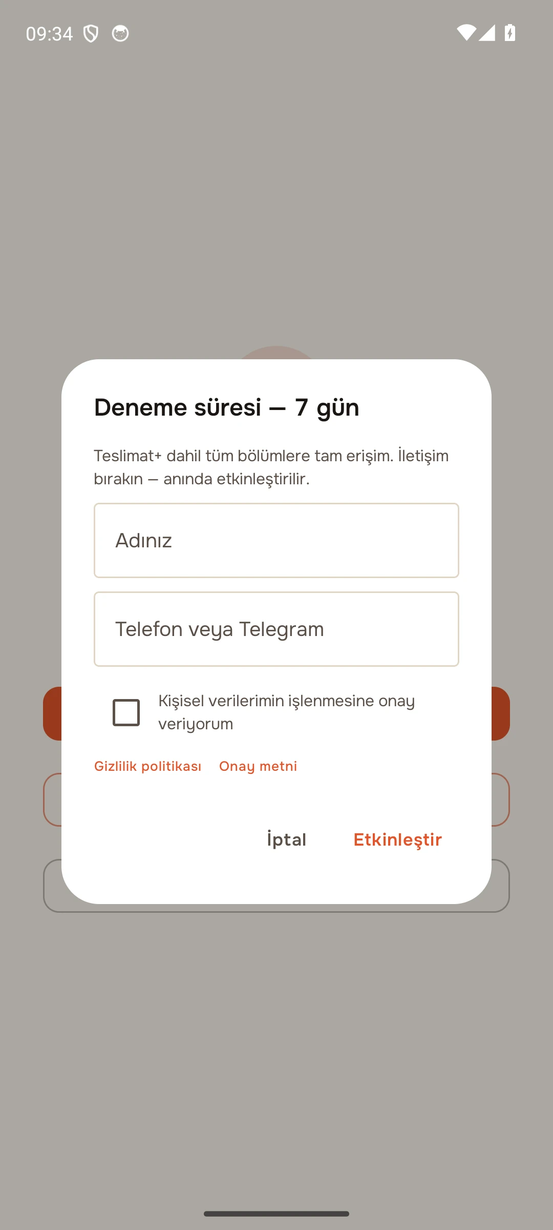 Uygulamada «Deneme süresi — 7 gün» formu: ad, telefon, onay kutucuğu ve «Etkinleştir» düğmesi